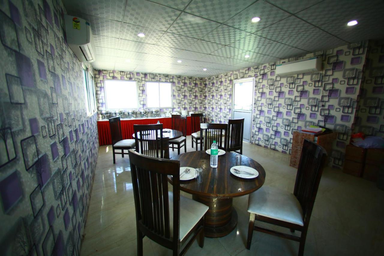 Hotel Smart Plaza นิวเดลี ภายนอก รูปภาพ