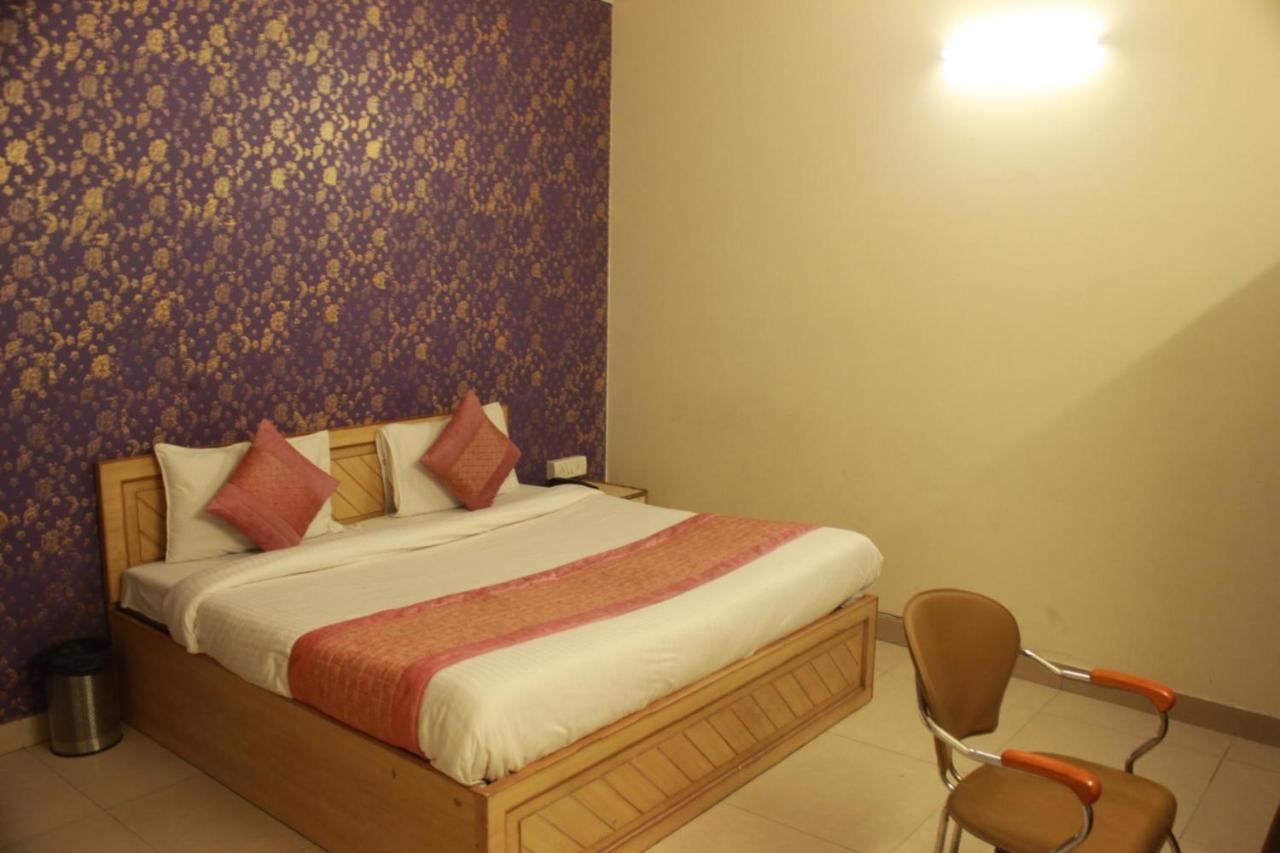 Hotel Smart Plaza นิวเดลี ภายนอก รูปภาพ